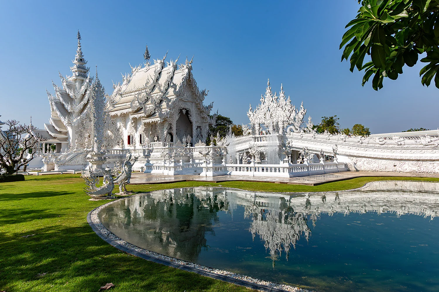 White-Temple-2-Chiang-Rai-Thailand